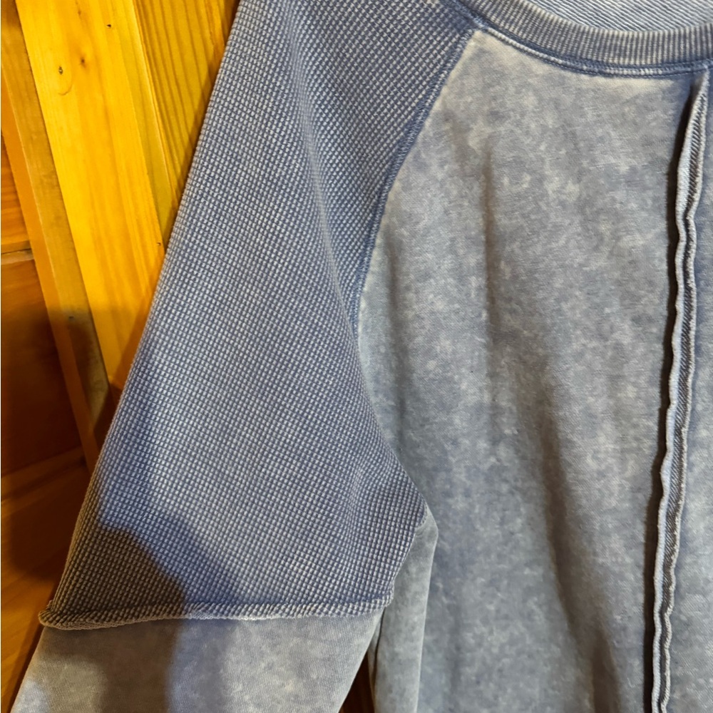 Source Unknown Washed Blue Sweatshirt - Picture 2 of 7